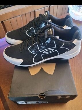 Under Armour Men’s Black and Gray Athletic Baseball Metal Cleats